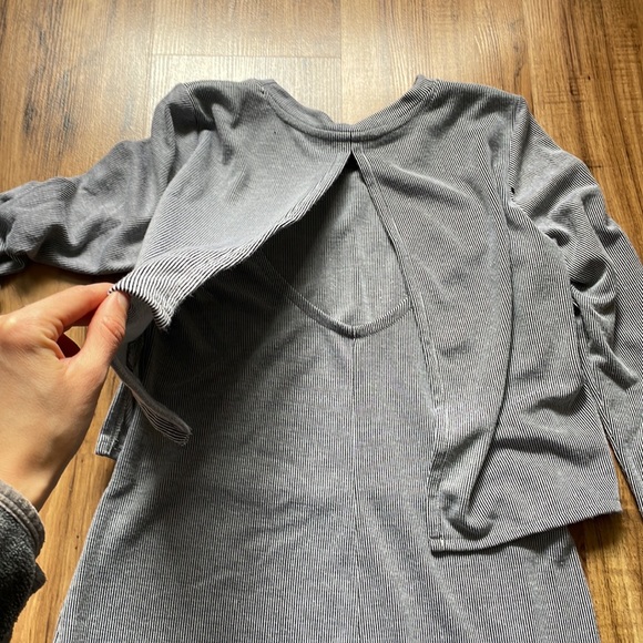 Top shop dress. Open in the back. Very flatering. Size 2 US - Picture 2 of 3